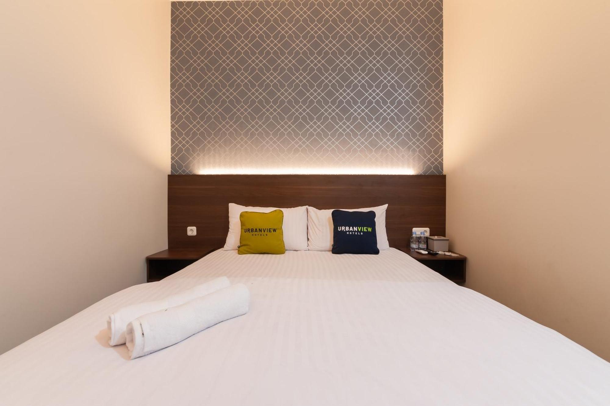 Urbanview Hotel Cengkareng Jakarta Bagian luar foto